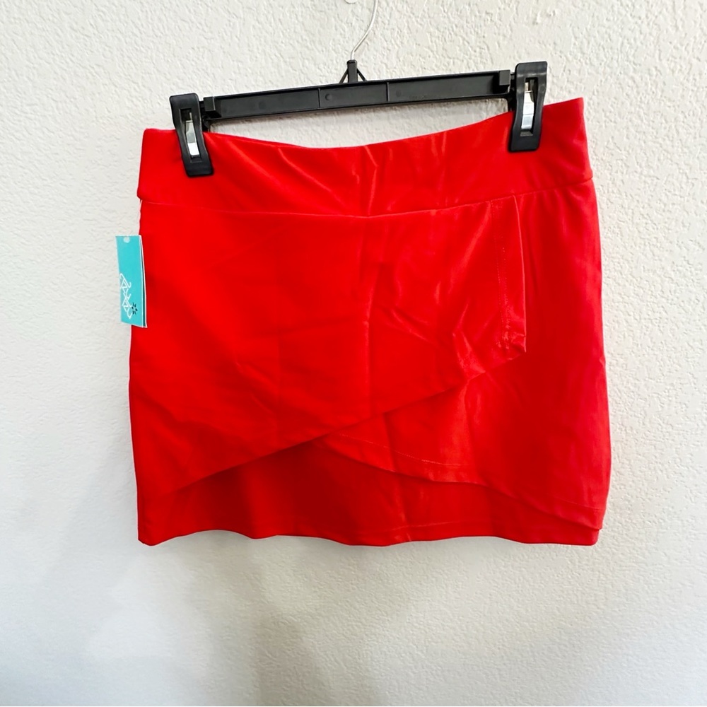 NWT Tzu Tzu Women’s  Cherry Tomato Golf Tennis Skort Size Large